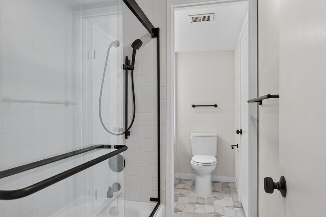 Building Photo - Beautiful 2BR/2BA Townhome with Valley Views, Covered Parking & In-Unit Laundry