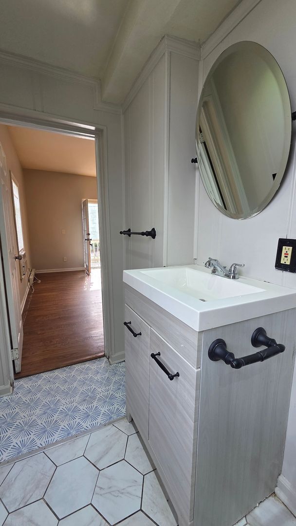 Building Photo - 883 Monroe Dr NE