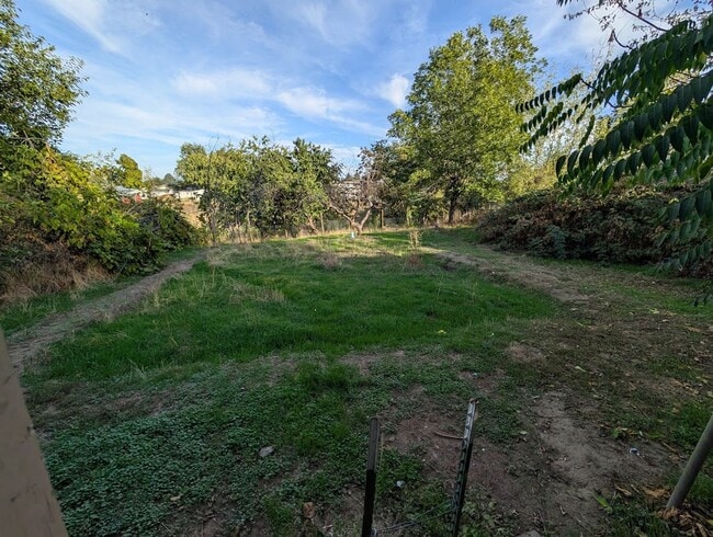 Building Photo - 2 Bedroom Pet-Friendly Orchards House with...