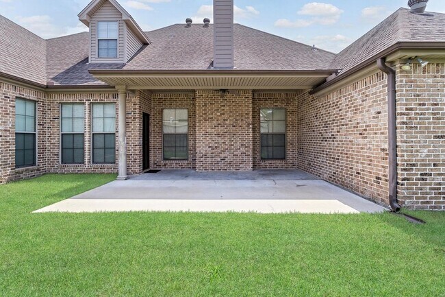 Building Photo - 3525 Windrose Dr