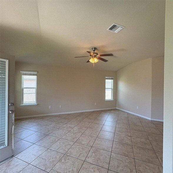 Building Photo - 208 Moulins Ln