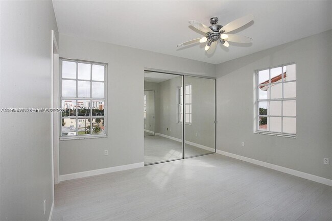 Building Photo - 49 Majorca Ave