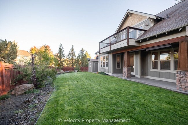Building Photo - Beautiful NW Bend Home!