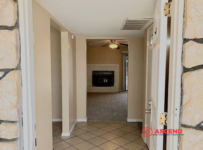 Building Photo - Lovely Home in Northeast Bakersfield!