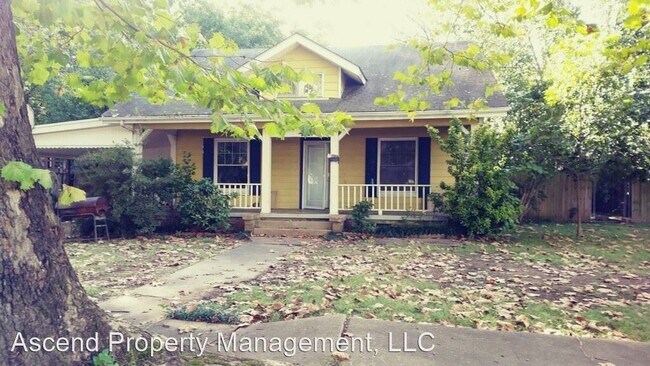 Primary Photo - 4 br, 1.5 bath House - 541 Grove St