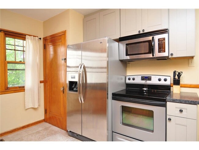 Building Photo - 1015 26th Ave SE