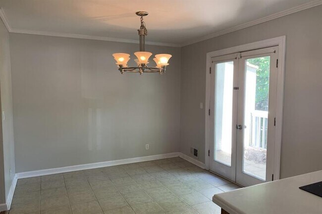 Building Photo - 831 Clairemont Ave