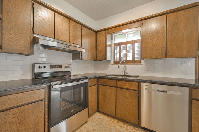 Building Photo - 1401 SW 60th St