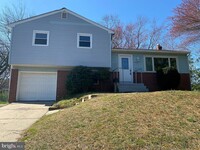 Building Photo - 902 Woodlane Rd