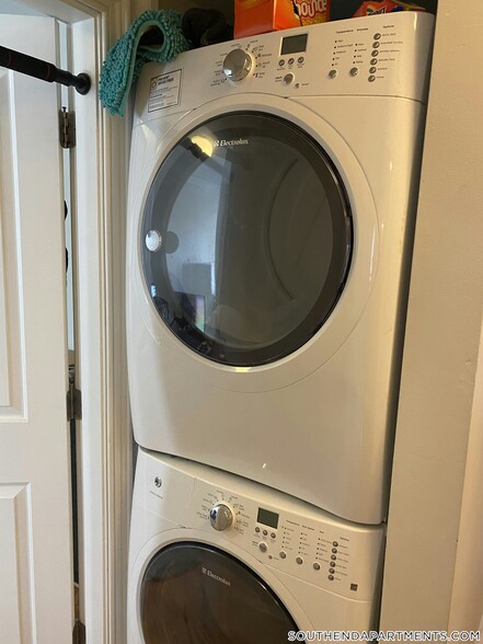 Building Photo - 658 Massachusetts Ave