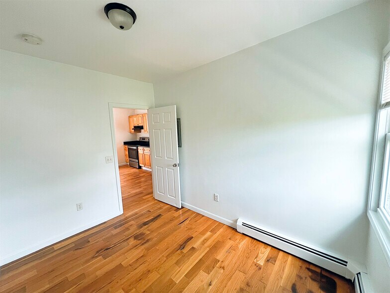 Building Photo - 21 Dale St