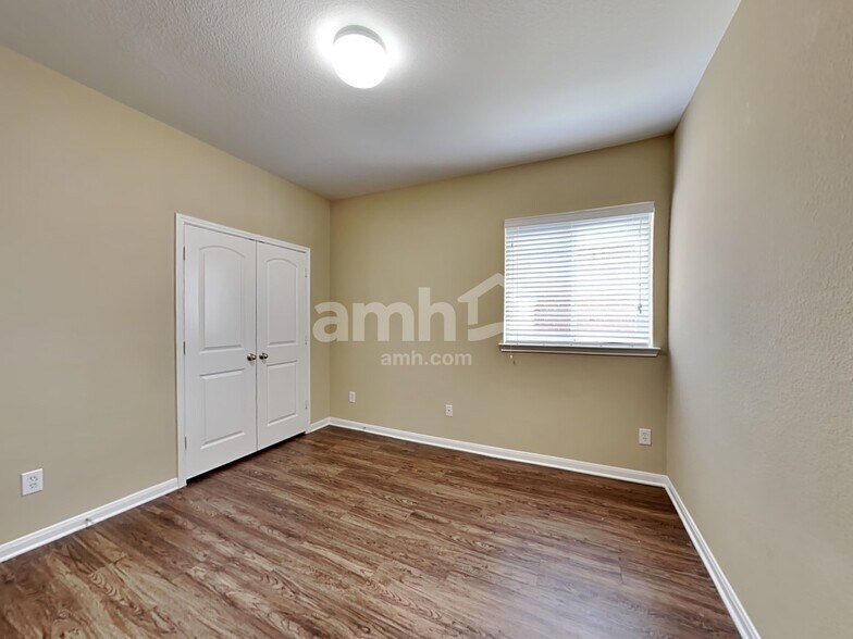 Building Photo - 26314 Longview Creek Dr