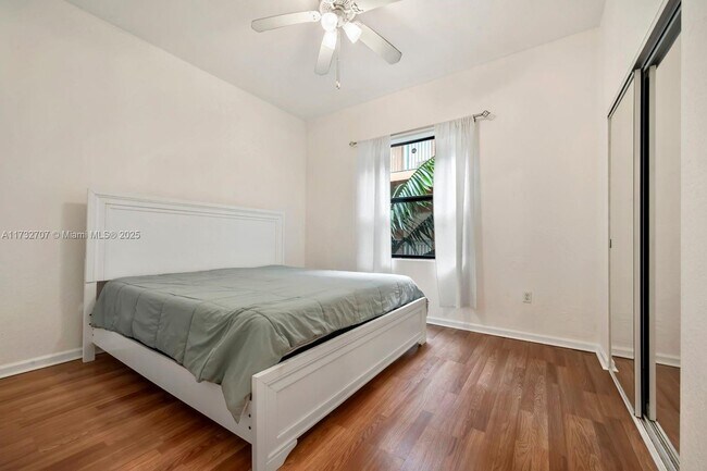 Building Photo - 1610 Presidential Way