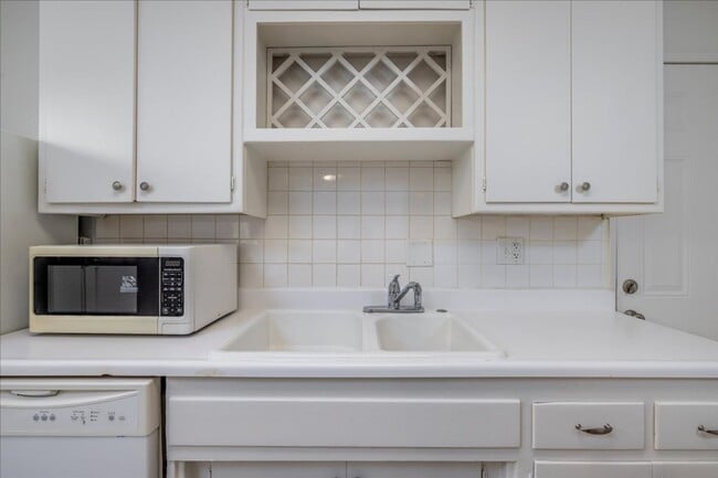 Building Photo - 3 Bed / 2 Bath Home with Two-Car Garage, Laundry and a Storage Shed/Work Space