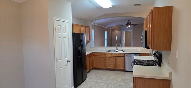 Building Photo - 204 Quail Hollow Dr