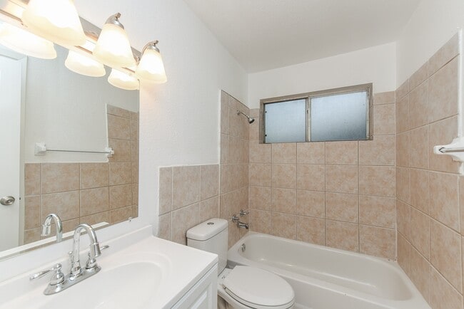 Building Photo - 18610 Anne Dr