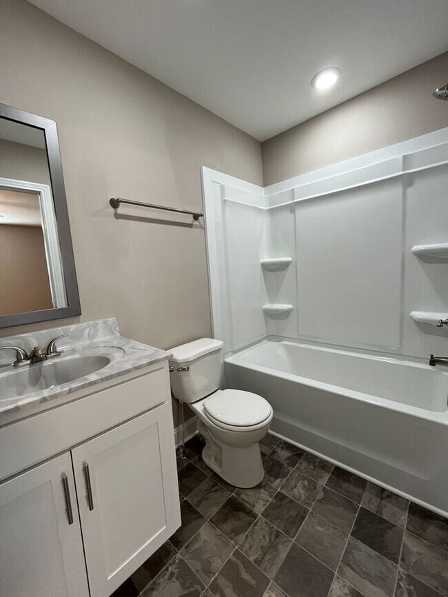 Building Photo - Charming 2-Bedroom Townhome with Modern Co...