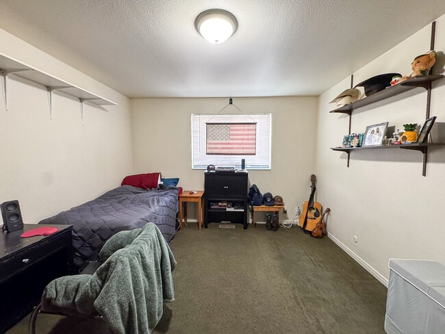 Building Photo - 243 E 400 N