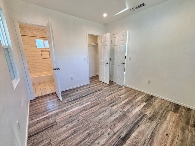 Building Photo - 3774 S Gramercy Pl