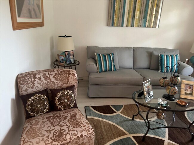 Building Photo - 1902 Bermuda Cir