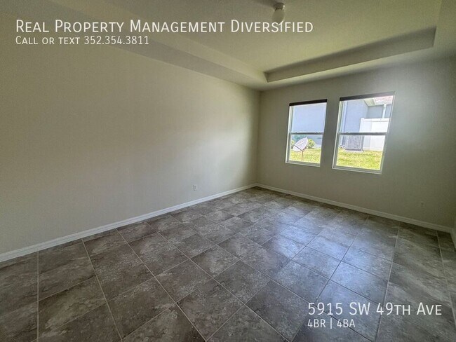 Building Photo - 5915 SW 49th Ave
