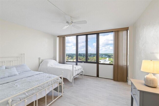 Building Photo - 3580 S Ocean Shore Blvd