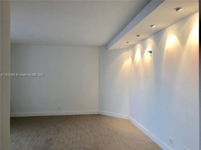 Building Photo - 2800 Island Blvd