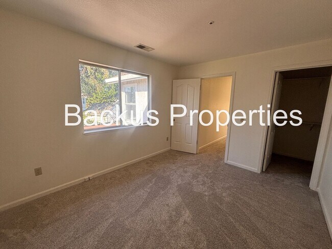 Building Photo - Great two-bedroom home at end of cul-de-sac