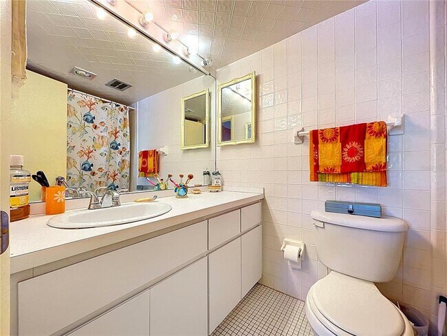 Building Photo - 4650 Cove Cir