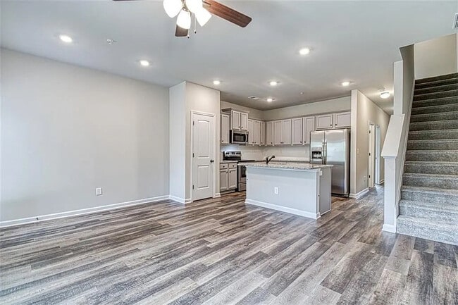 Building Photo - Room in Townhome on Bayrose Cir
