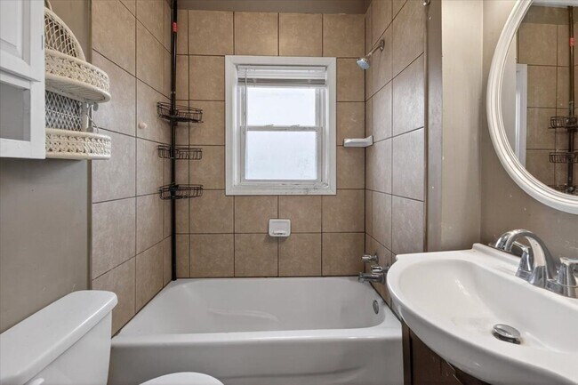 Building Photo - 1133 S Richland St