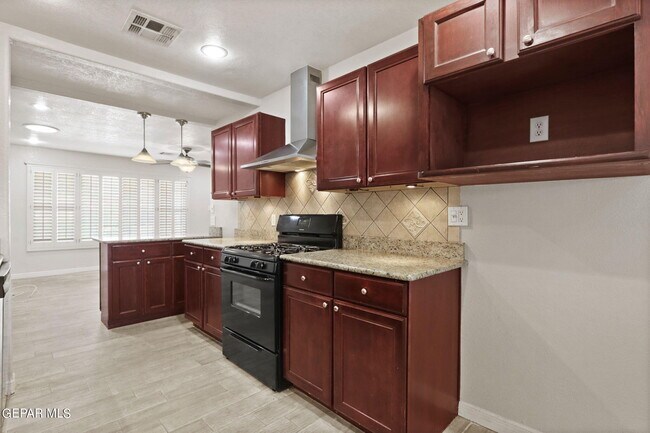 Building Photo - 921 Ash Ln