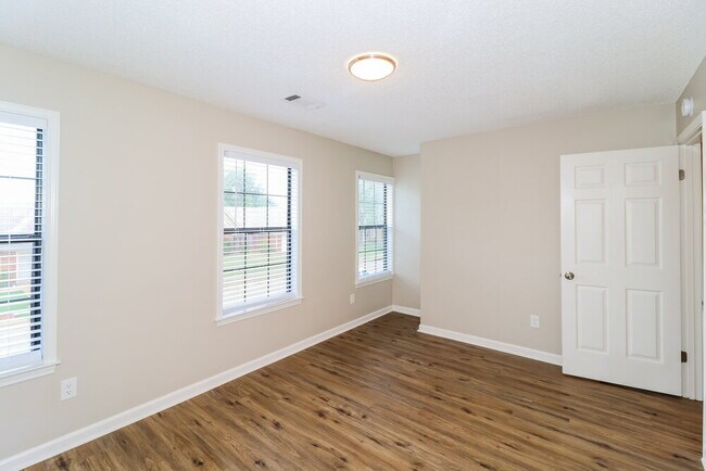 Building Photo - 7733 Deerfield Trce