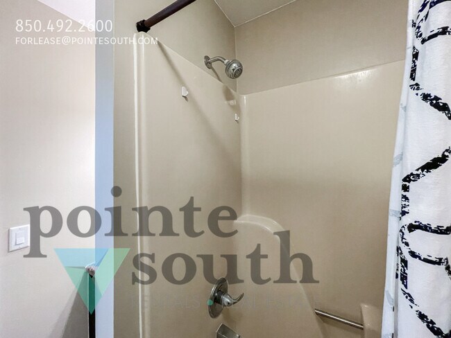 Building Photo - 13948 River Rd