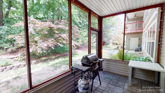 Building Photo - 1408 Fox Pointe Cir