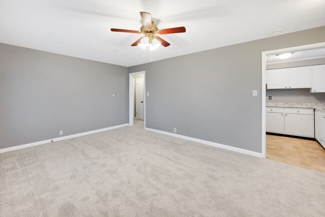 Building Photo - North Side Gem – 2-Bedroom with Garage & C...