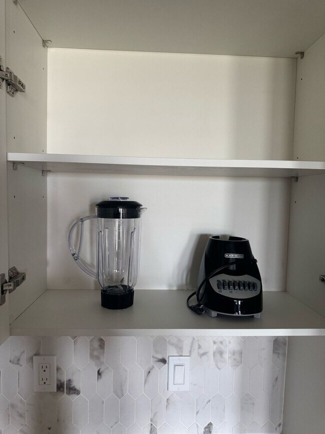 Building Photo - 1223 E Plant St