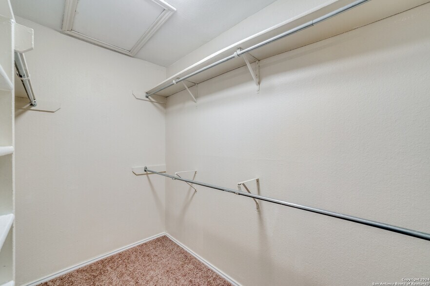 Building Photo - 8611 Datapoint Dr