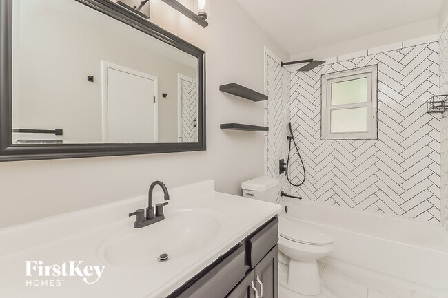 Building Photo - 2273 Farnsworth Dr