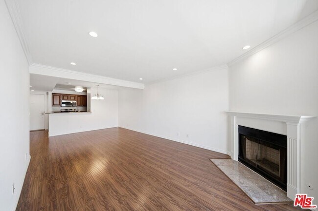 Building Photo - 909 Croft Ave