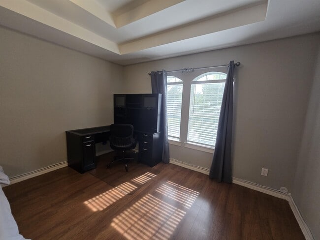 Building Photo - 9819 Sweetwind Dr