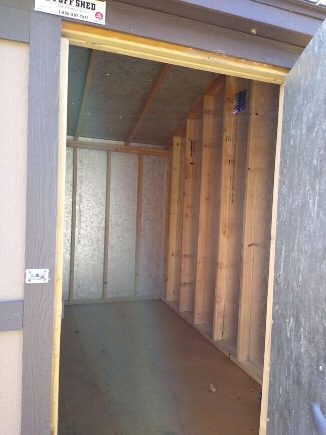 Building Photo - Virginia Village Home New Paint, Carpet, Blinds Backs up to Cherry Creek Trail