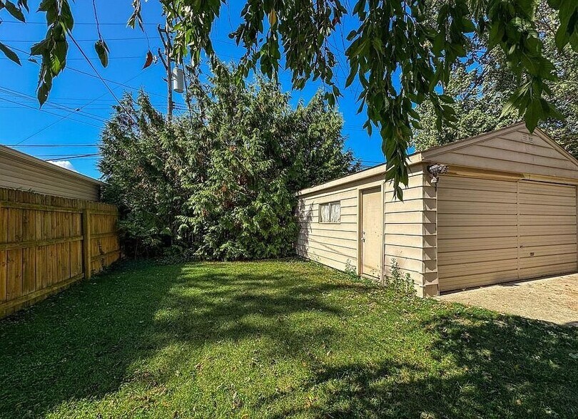 Building Photo - 3311 Ellwood Ave