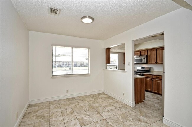 Building Photo - 301 Fawnfield Dr