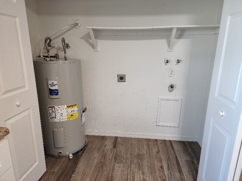 Building Photo - 143 S Doran