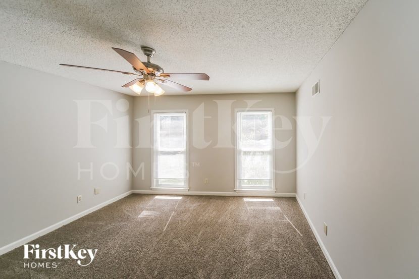 Building Photo - 2220 Nutbush Pl