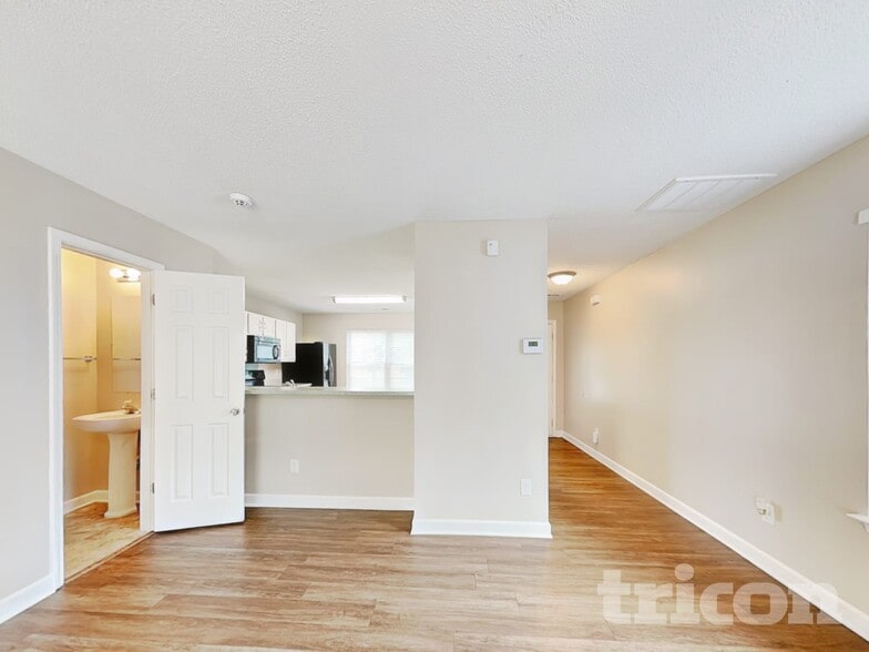 Building Photo - 1024 Crowders Woods Dr
