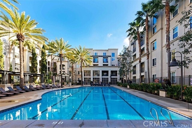 Building Photo - 1329 Scholarship