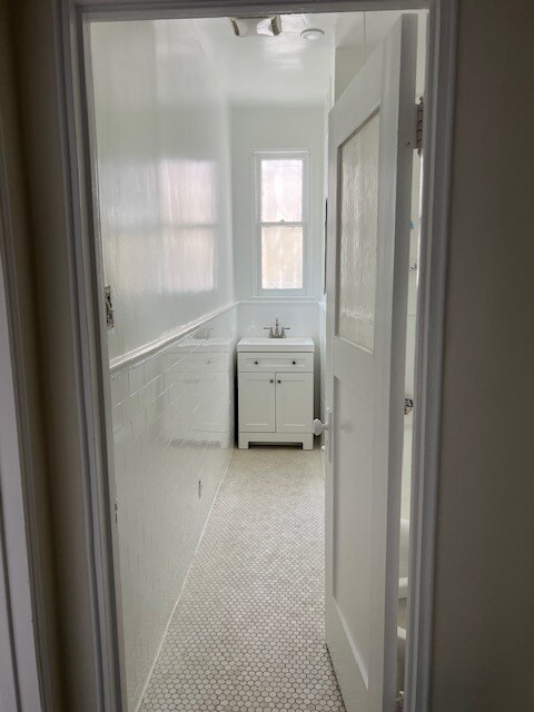 bathroom - 229 Columbia Pl