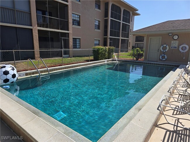 Building Photo - 4912 Tamiami Trl E